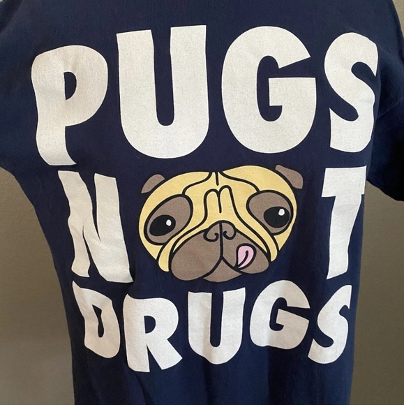 Delta Pro Weight Women’s Graphic T-Shirt Size Medium Pugs Not Drugs Blue Ladies - Picture 2 of 8